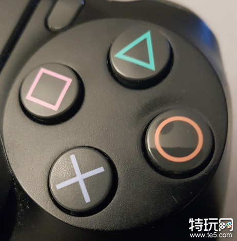 玩家展示玩艾尔登法环一年后PS4手柄：被磨得很光