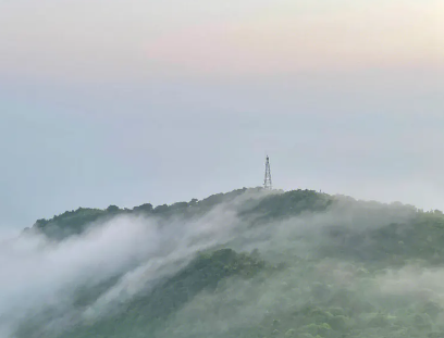 夜爬山的朋友圈心情说说夜晚爬山朋友圈文案