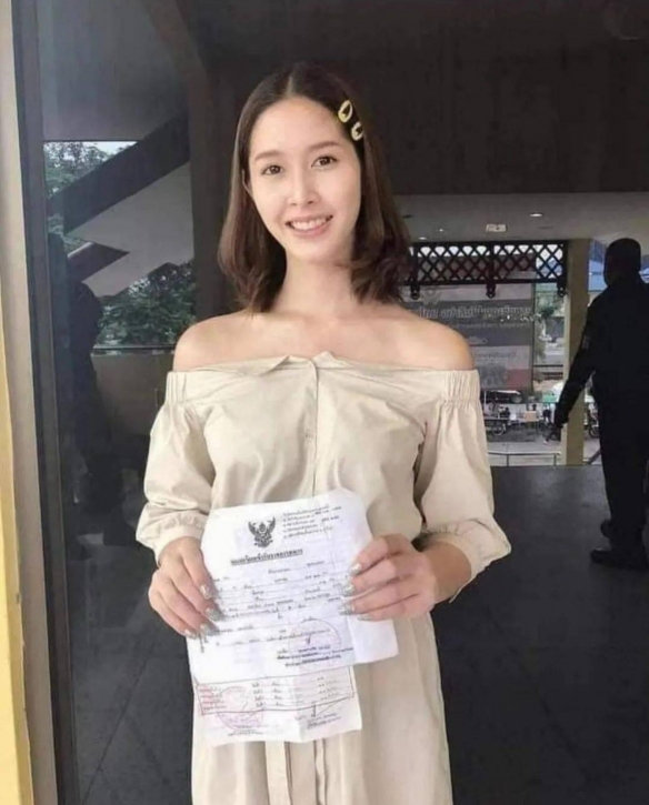 泰国征兵现场“美女如云”宛如选美现场争奇斗艳