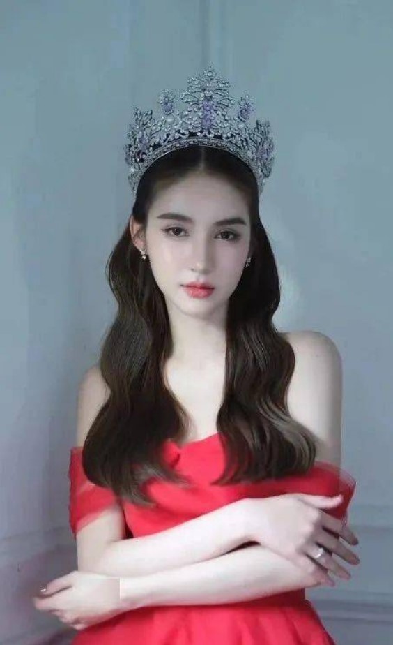 泰国征兵现场“美女如云”宛如选美现场争奇斗艳
