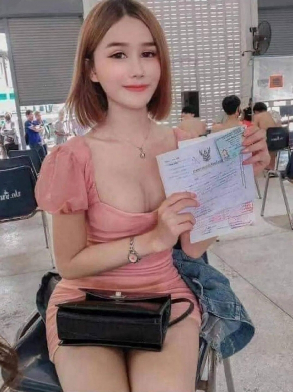 泰国征兵现场“美女如云”宛如选美现场争奇斗艳