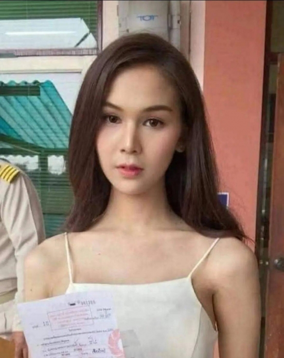 泰国征兵现场“美女如云”宛如选美现场争奇斗艳