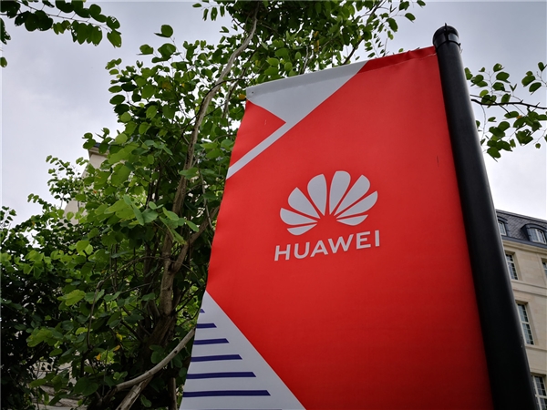 华为PSmart2019欧洲：水滴屏设计