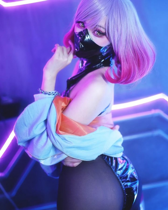 身材颜值都十分的火辣！韩国美女Coser@roxanne.kho