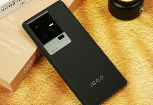 iqoo11pro采用什么材质镜头打造